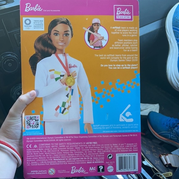 Tokyo Olympics 2020 Softball Barbie - Picture 2 of 2